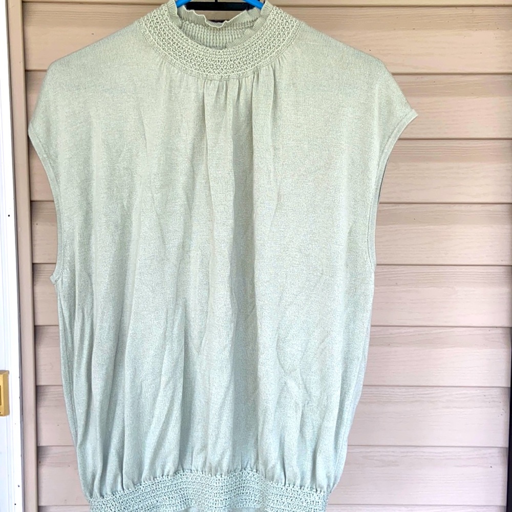 NWT L Ann Taylor green shell embroidered